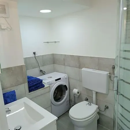 Le Maschere Di Palazzo Rosso. * Genua