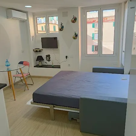 Le Maschere Di Palazzo Rosso. Apartament Genua