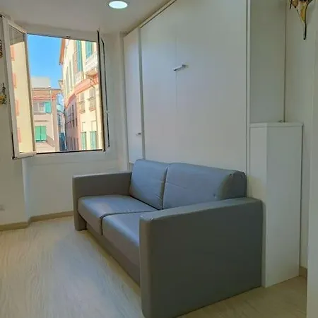 Le Maschere Di Palazzo Rosso. *