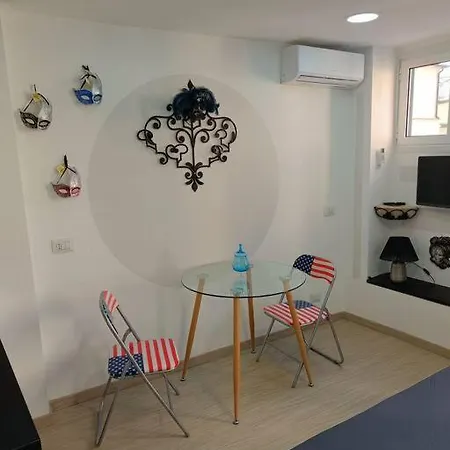 Le Maschere Di Palazzo Rosso. Apartament