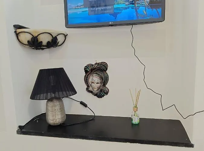 Le Maschere Di Palazzo Rosso. *